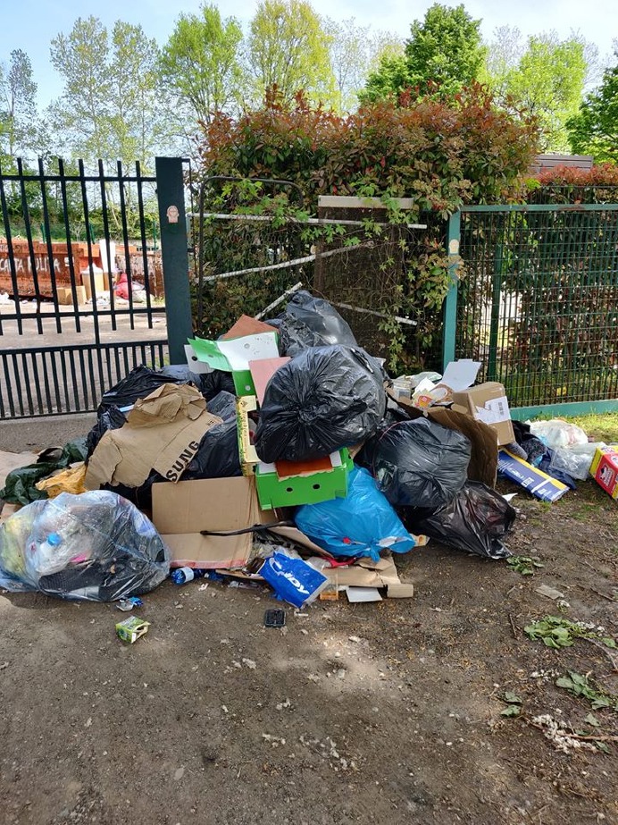 Crema News - Discarica chiusa? Lascio i rifiuti davanti