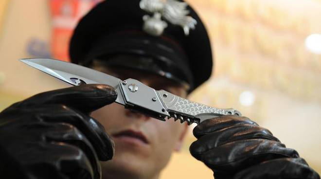 Crema News - Gira brandendo un coltello