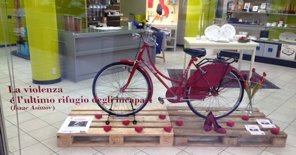 Crema News - Vetrine in rosso