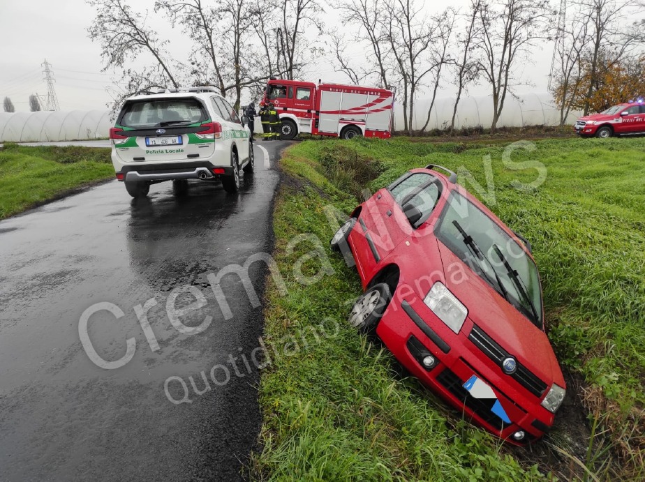 Crema News - Auto nel fosso