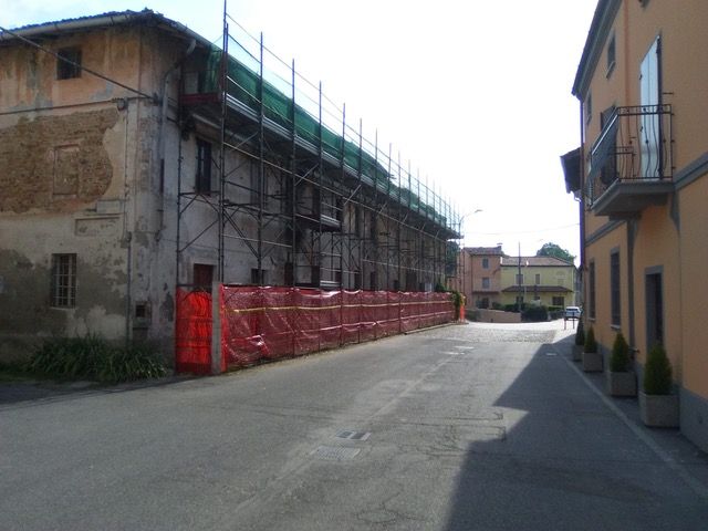 Crema News - Stabile fermo con le quattro frecce