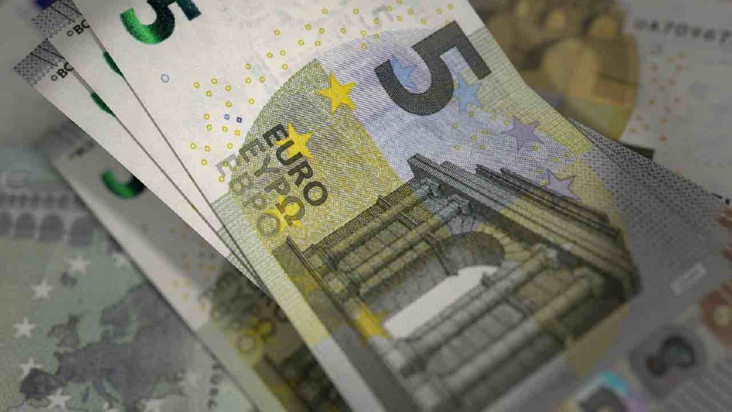 Crema News - "Mi cambia delle banconote?" E porta via 120 euro