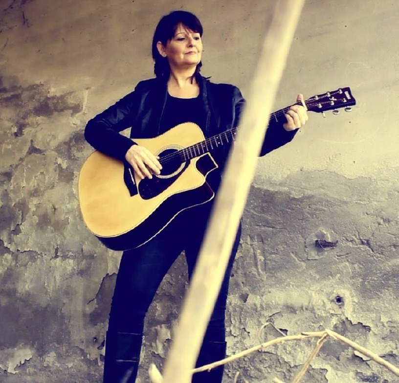 Crema News - Ahri prima al Gigiolar cantando