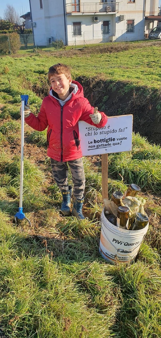 Crema News - Chi butta le bottiglie è stupido