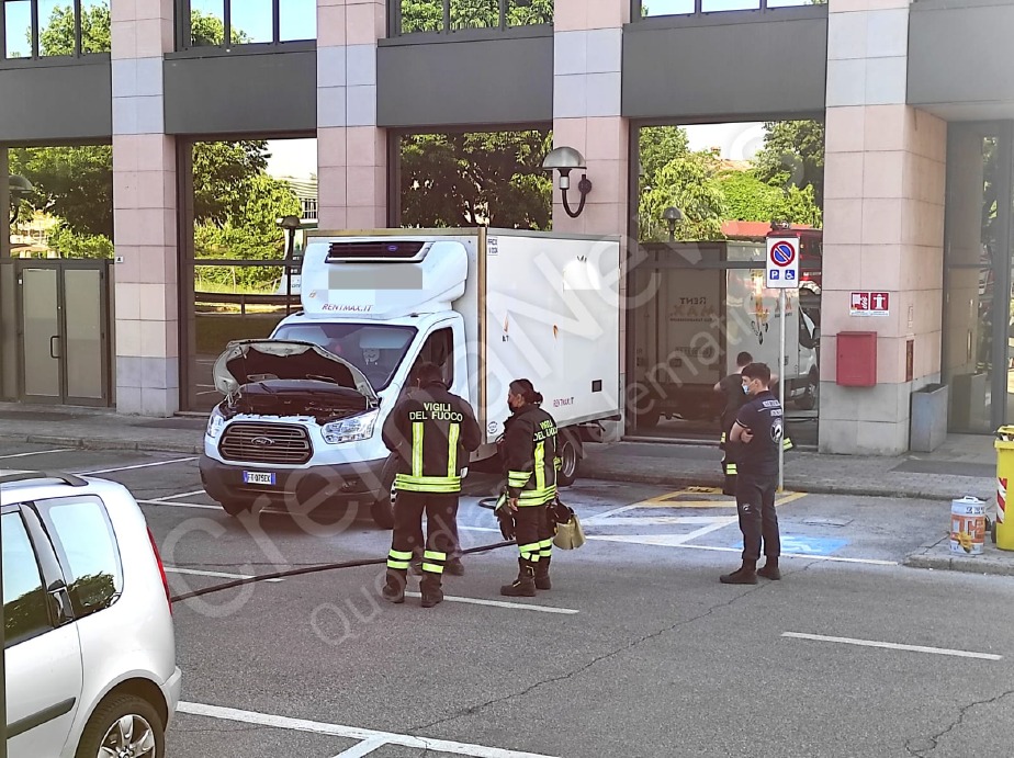 Crema News - Furgone a fuoco