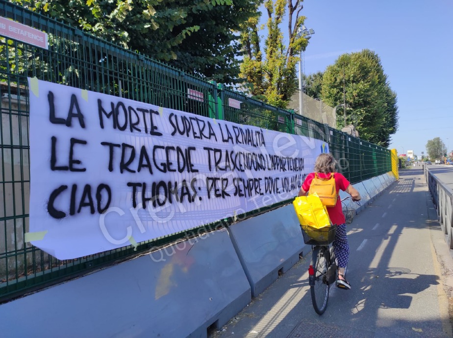 Crema News - Striscione allo stadio per Thomas