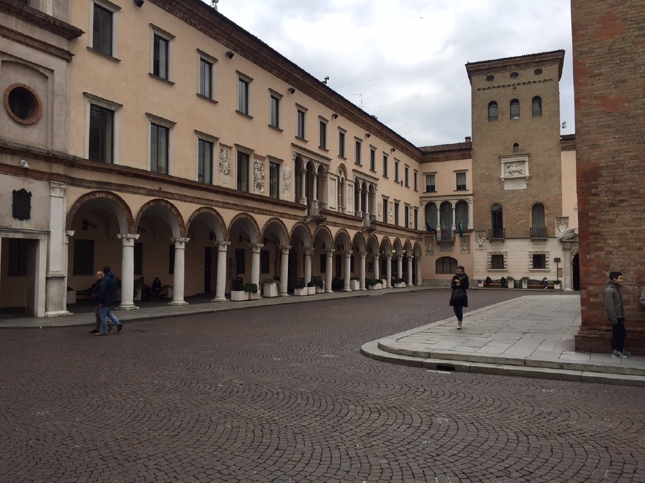 Crema News - Cercasi dirigente