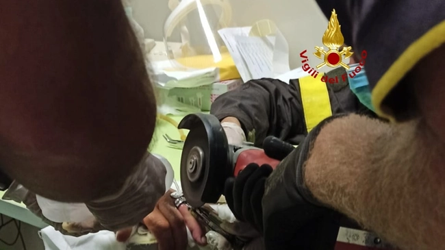 Crema News - Crema - Per l'anello arrivano i pompieri