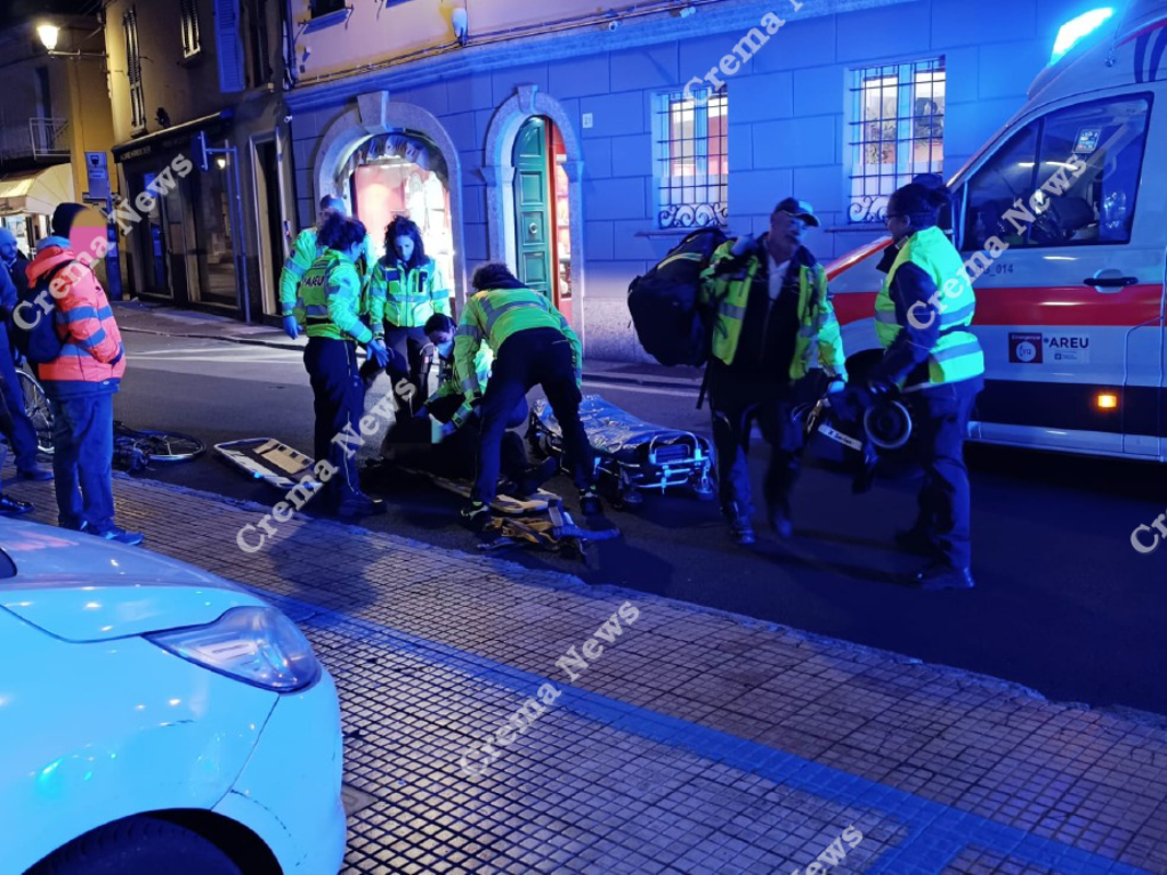 Crema - Pedone investito da bici, è grave