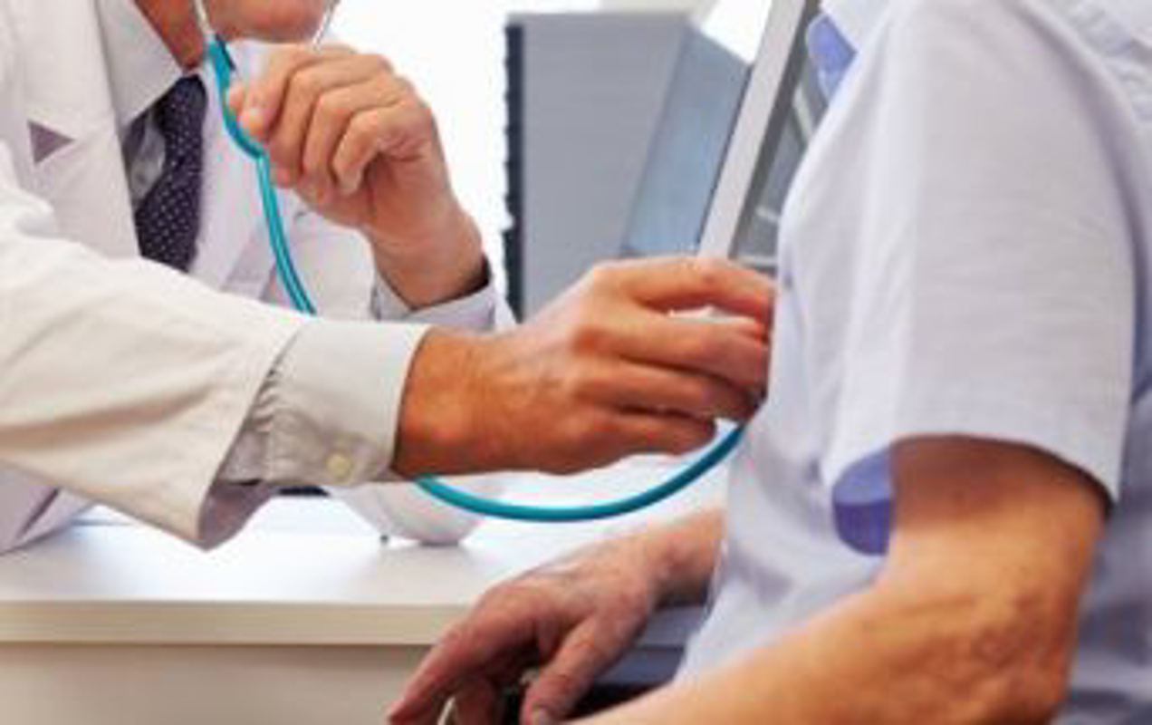 Crema - Toccava le pazienti, pena ridotta 