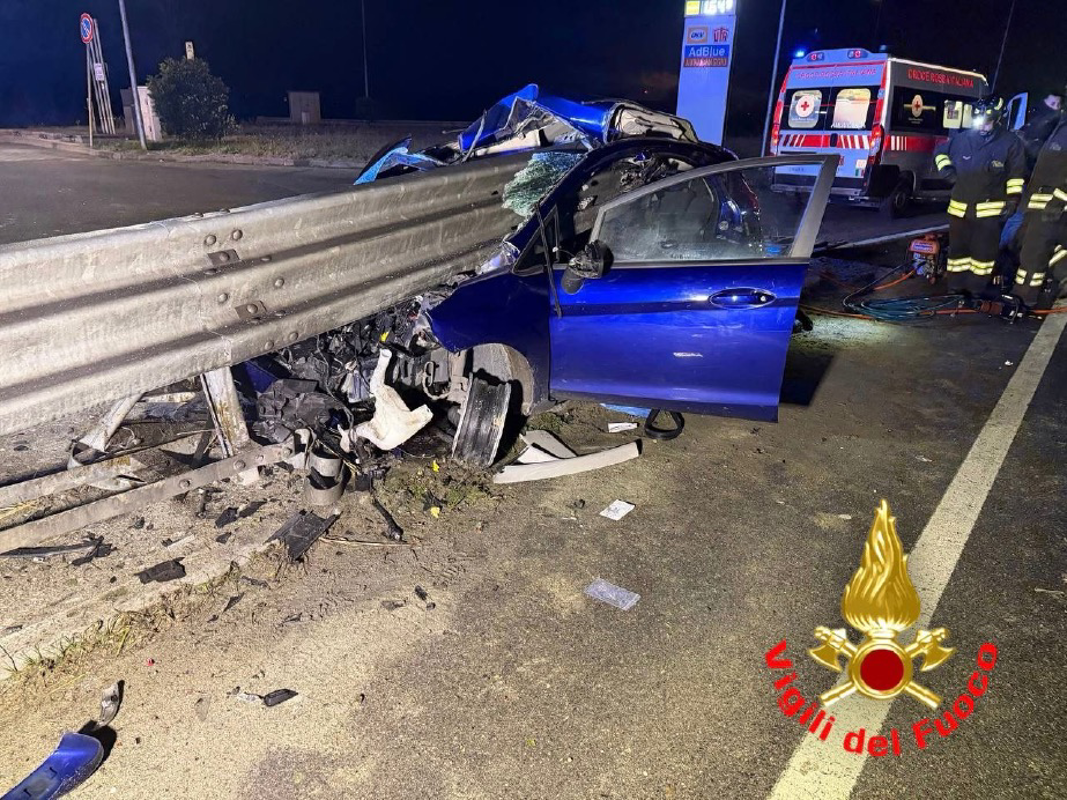 Lodi - Persona incastrata nell’auto