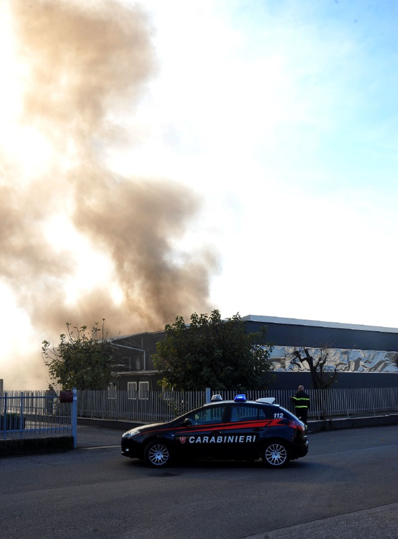 Pianengo - Incendio, brucia un capannone