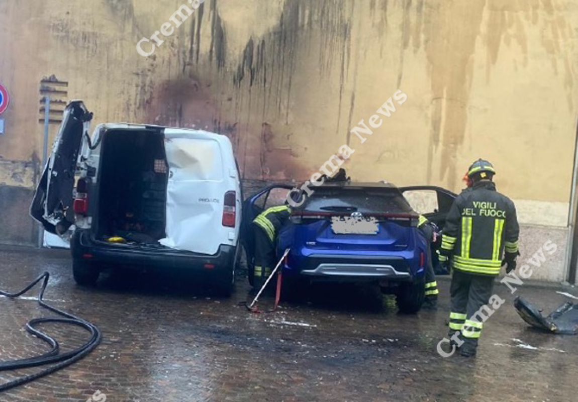 Romanengo - Furgone va fuoco