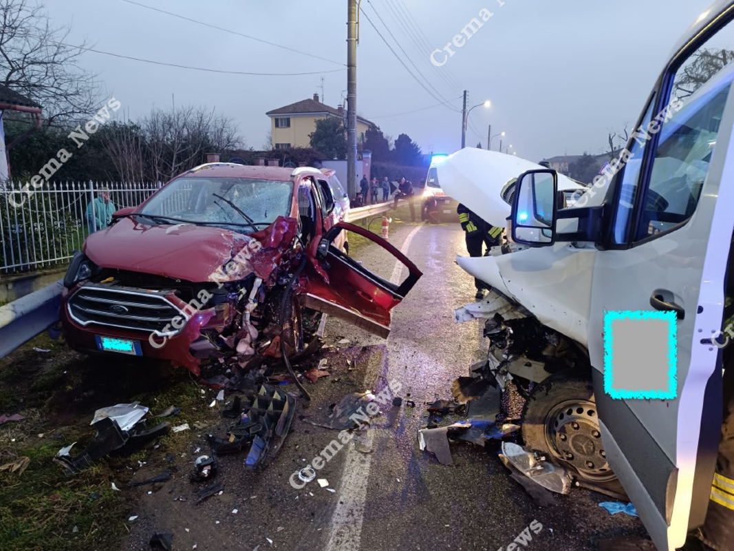 Genivolta - Frontale, quattro feriti