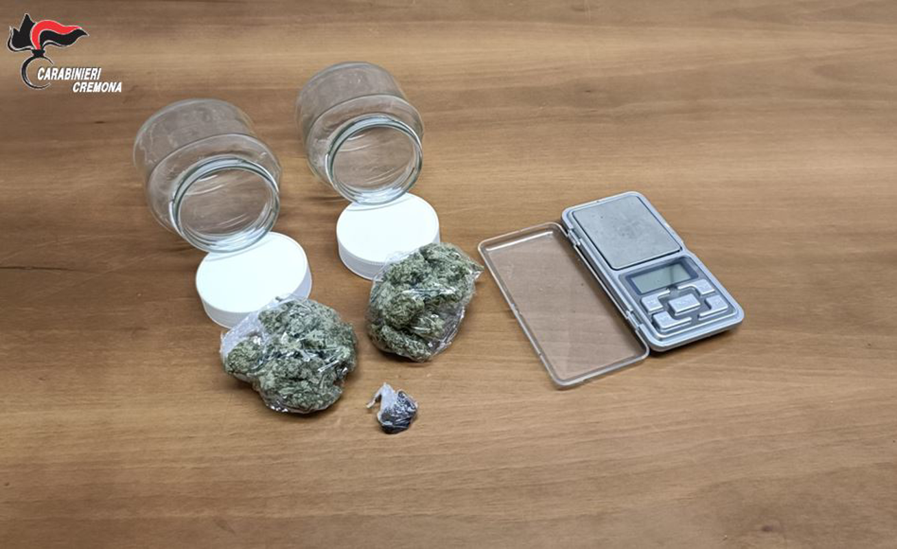 Bagnolo - Stupefacente nel parcheggio