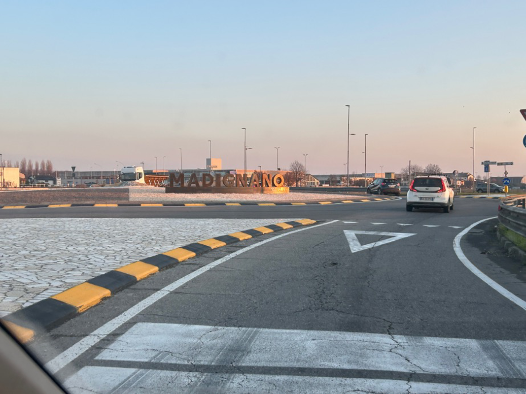Madignano - E la scritta se ne va