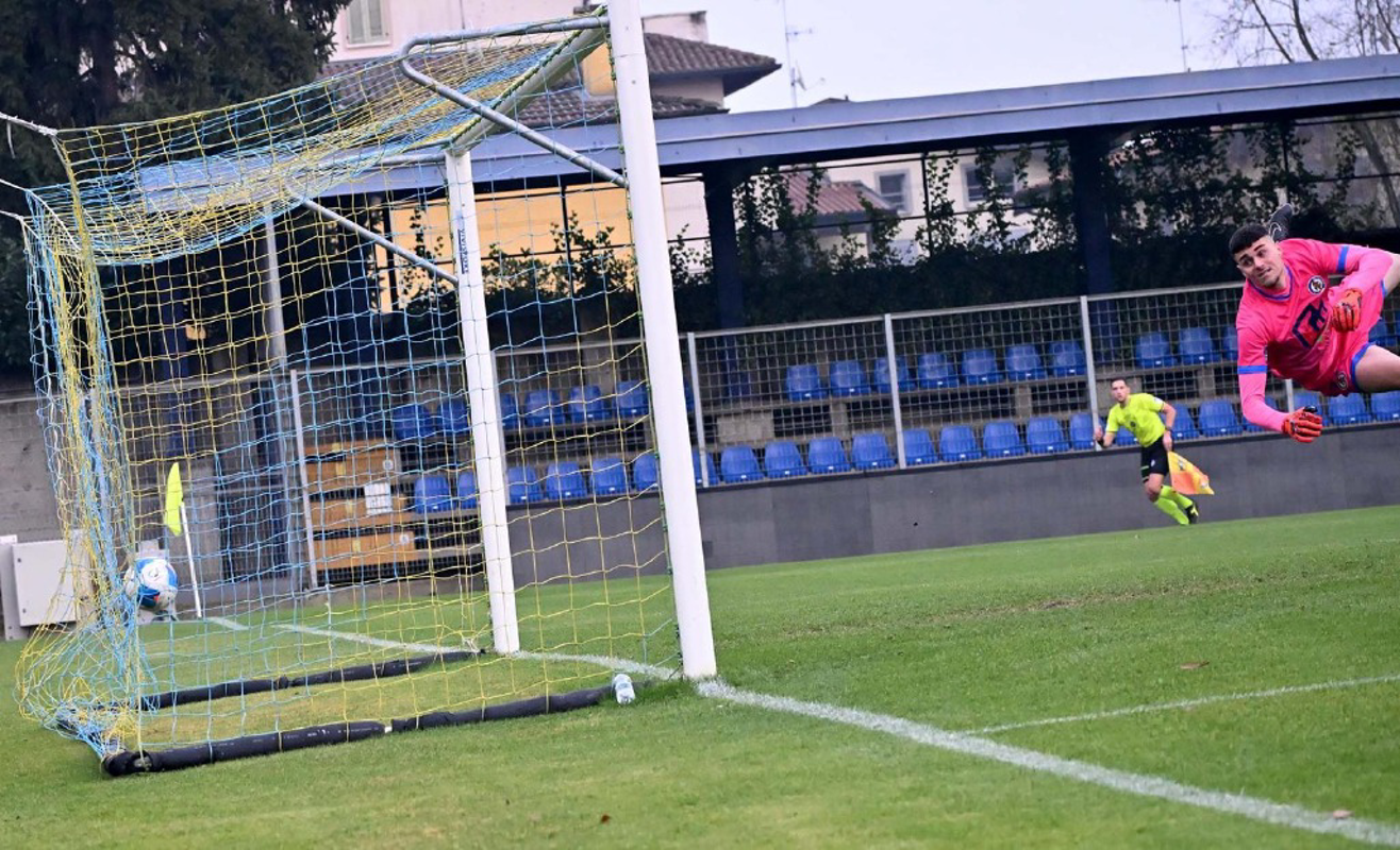 Calcio - Crema travolto