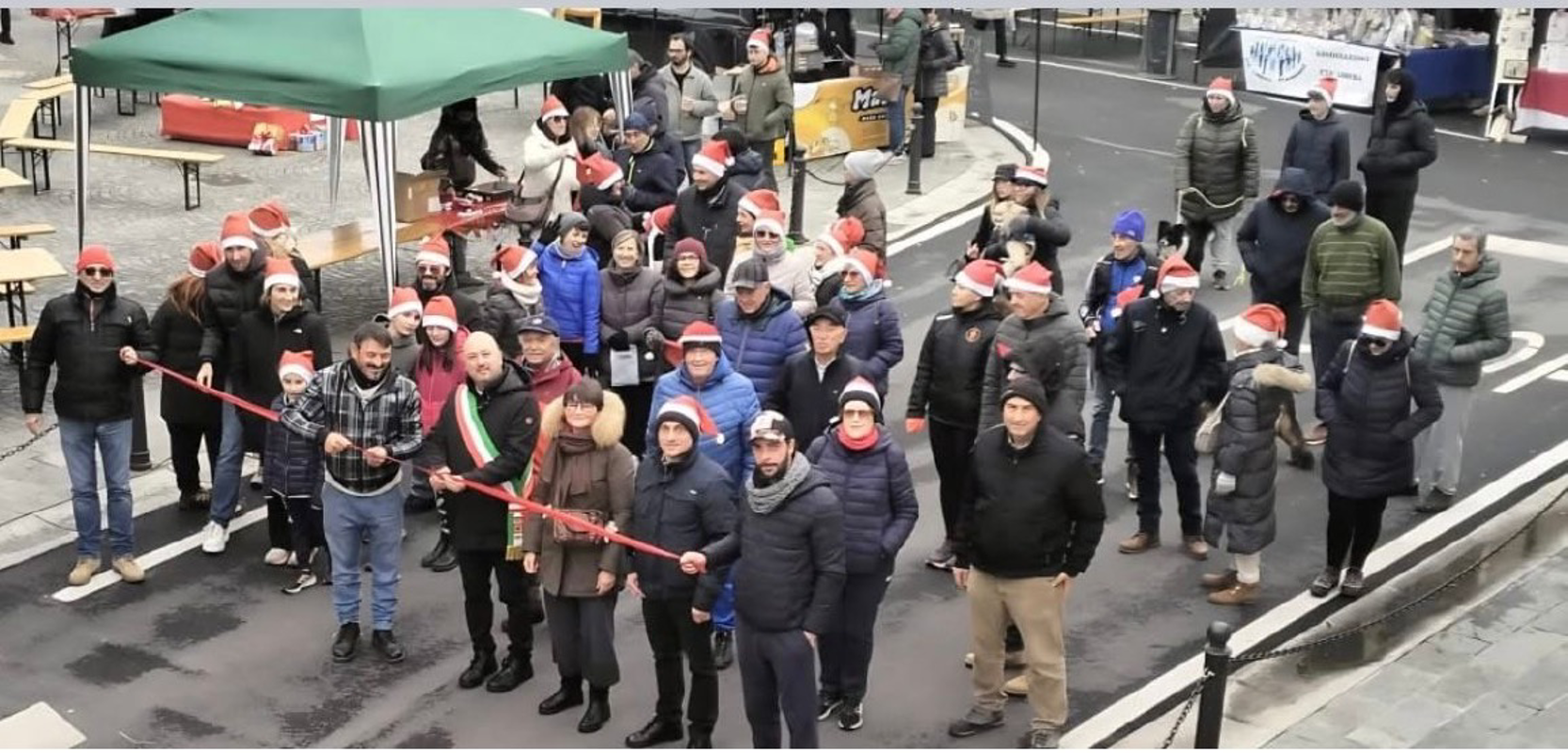 Sergnano - Acceso l'albero in piazza