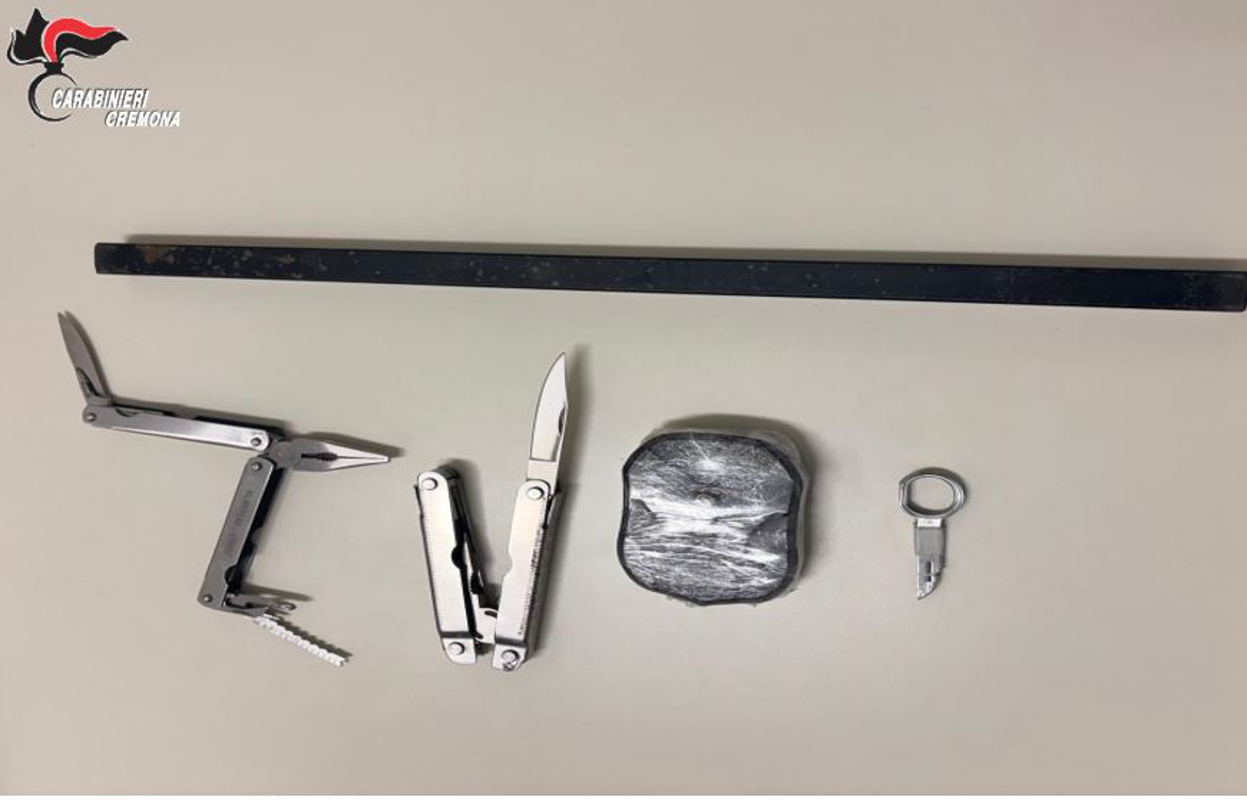 Castelleone - Oggetti vietati