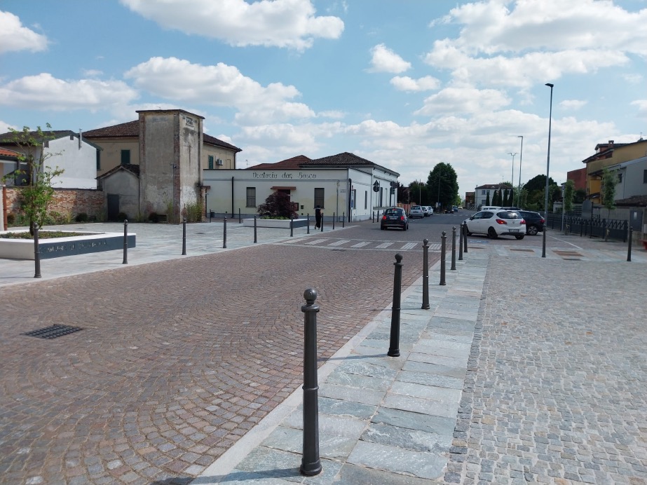Crema News - Salvirola - Piazza Marcora col disco orario