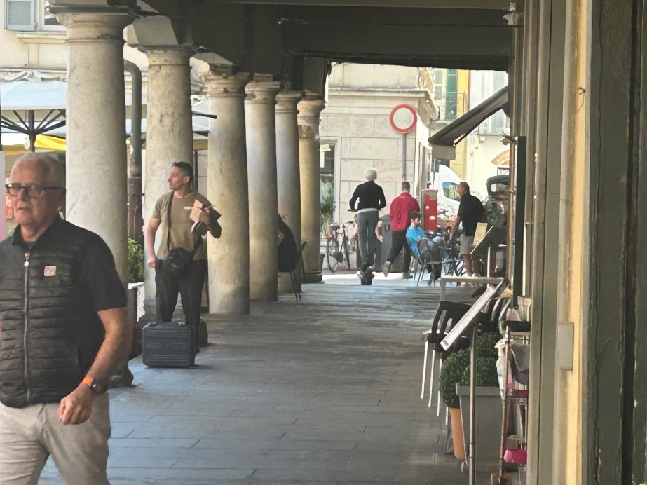 Crema News - Crema - In monopattino sotto i portici