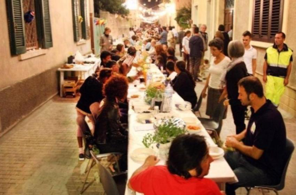 Crema News - Vailate - Tavolata in paese, con polemica