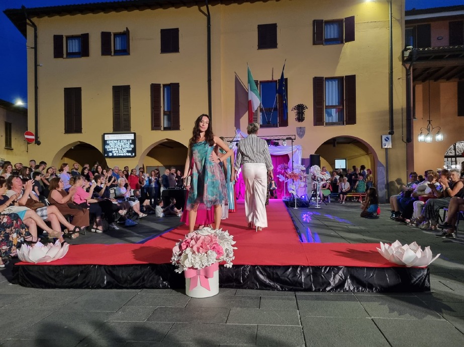 Crema News - Rivolta - Sfilata in piazza
