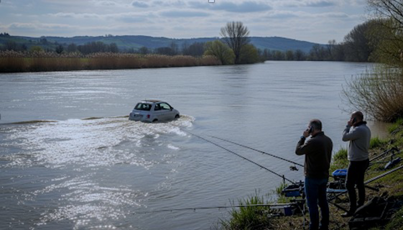 Crema News - Dal territorio - Auto con una persona finisce nel Po