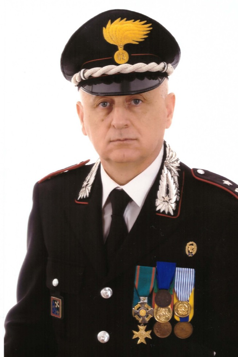Necrologio di Cav. Antonio Savino
maggiore dei carabinieri
di anni 71 - Crema News: i necrologi del giorno