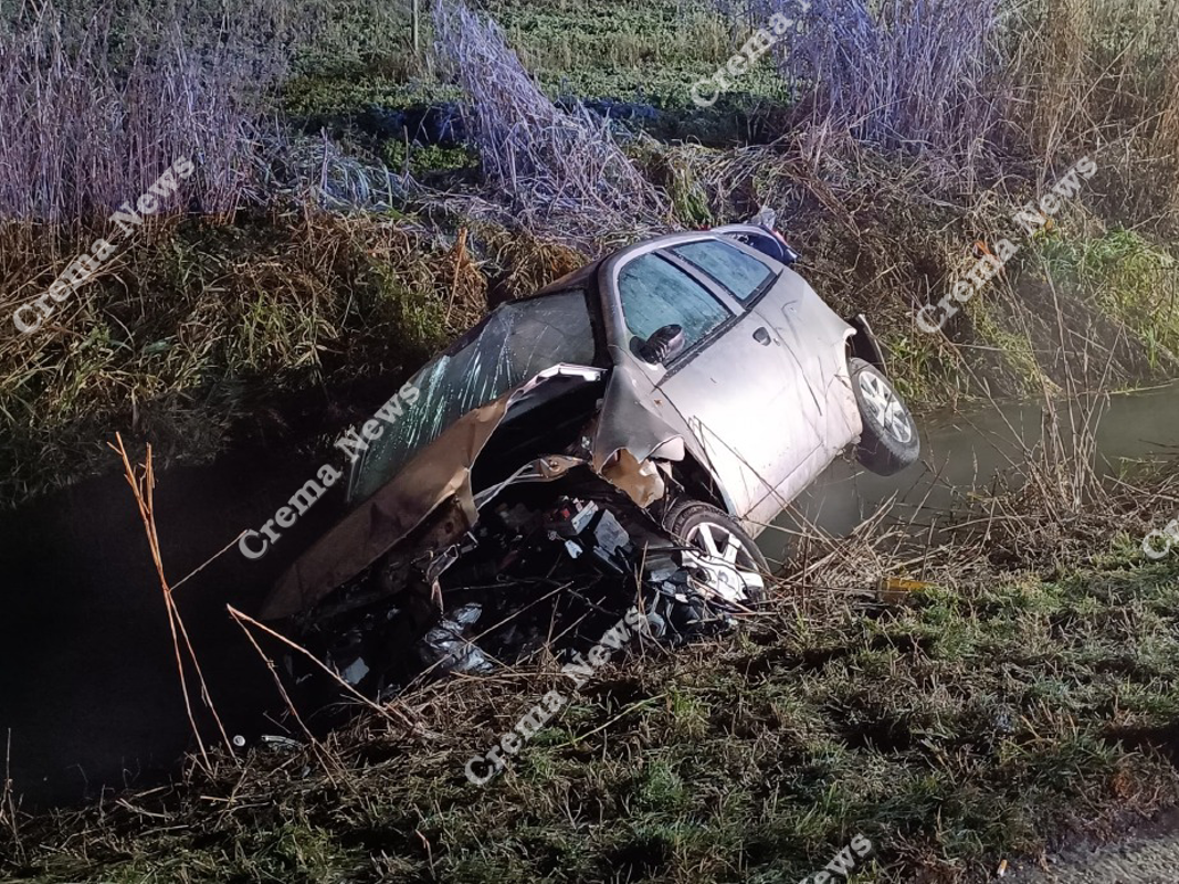 Torlino Vimercati - Ragazzo incastrato in auto