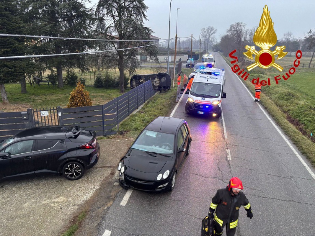 Dal territorio – Auto sfonda un cancello e si ribalta