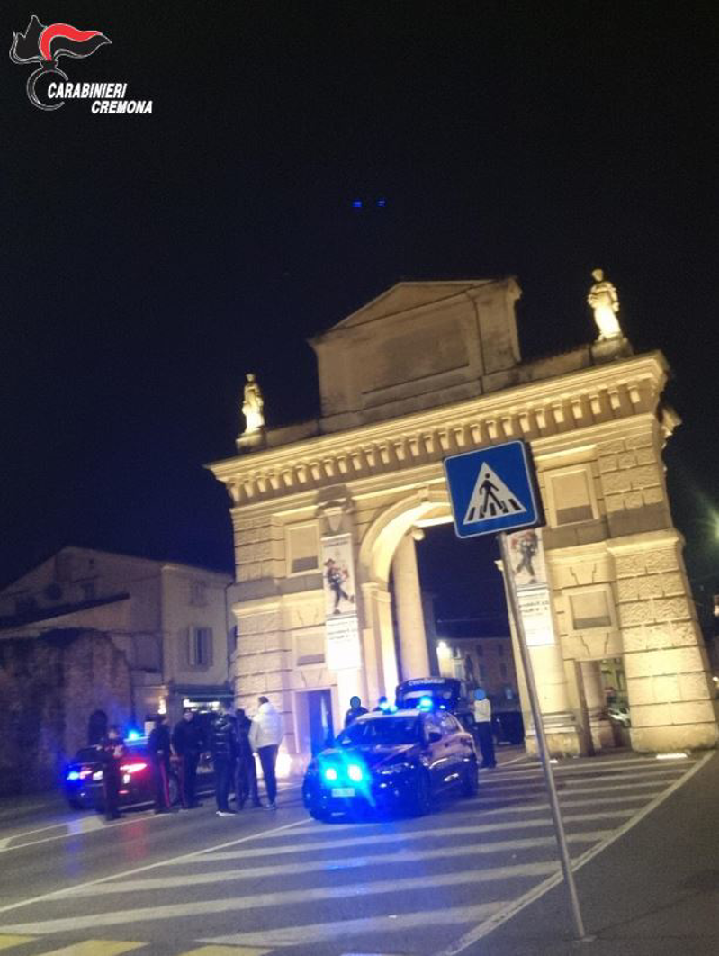 Crema - Sei denunciati per due rapine