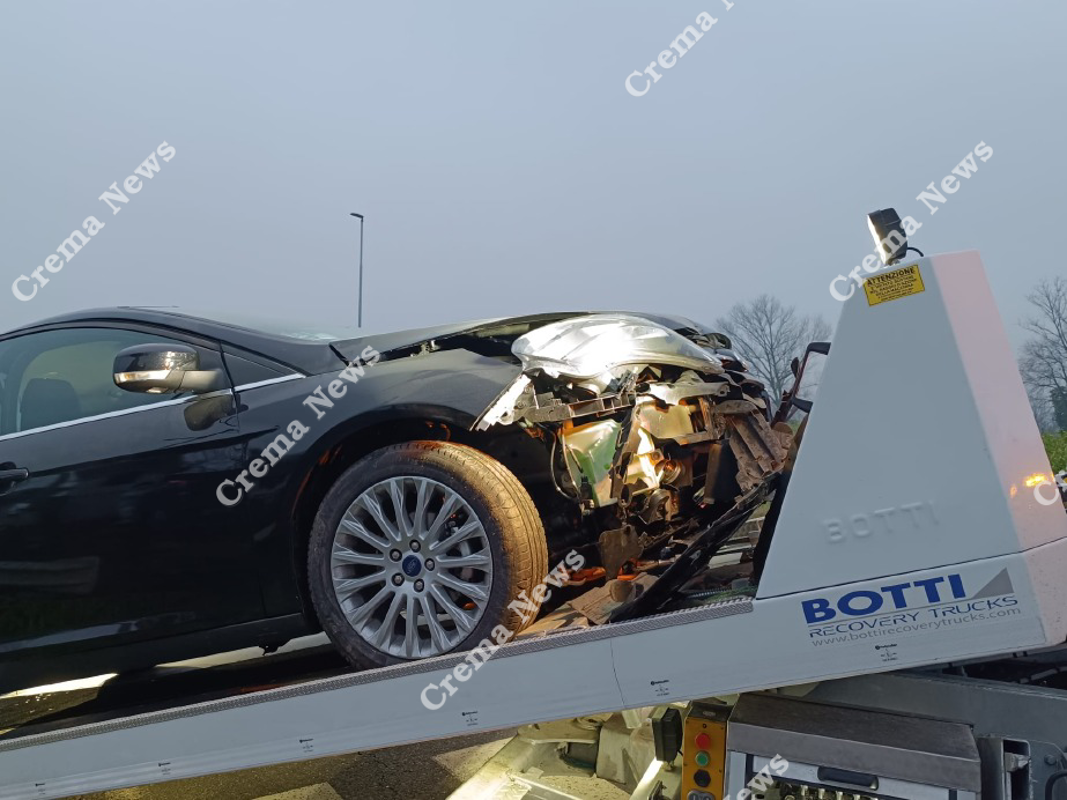 Crema - Malore, esce di strada