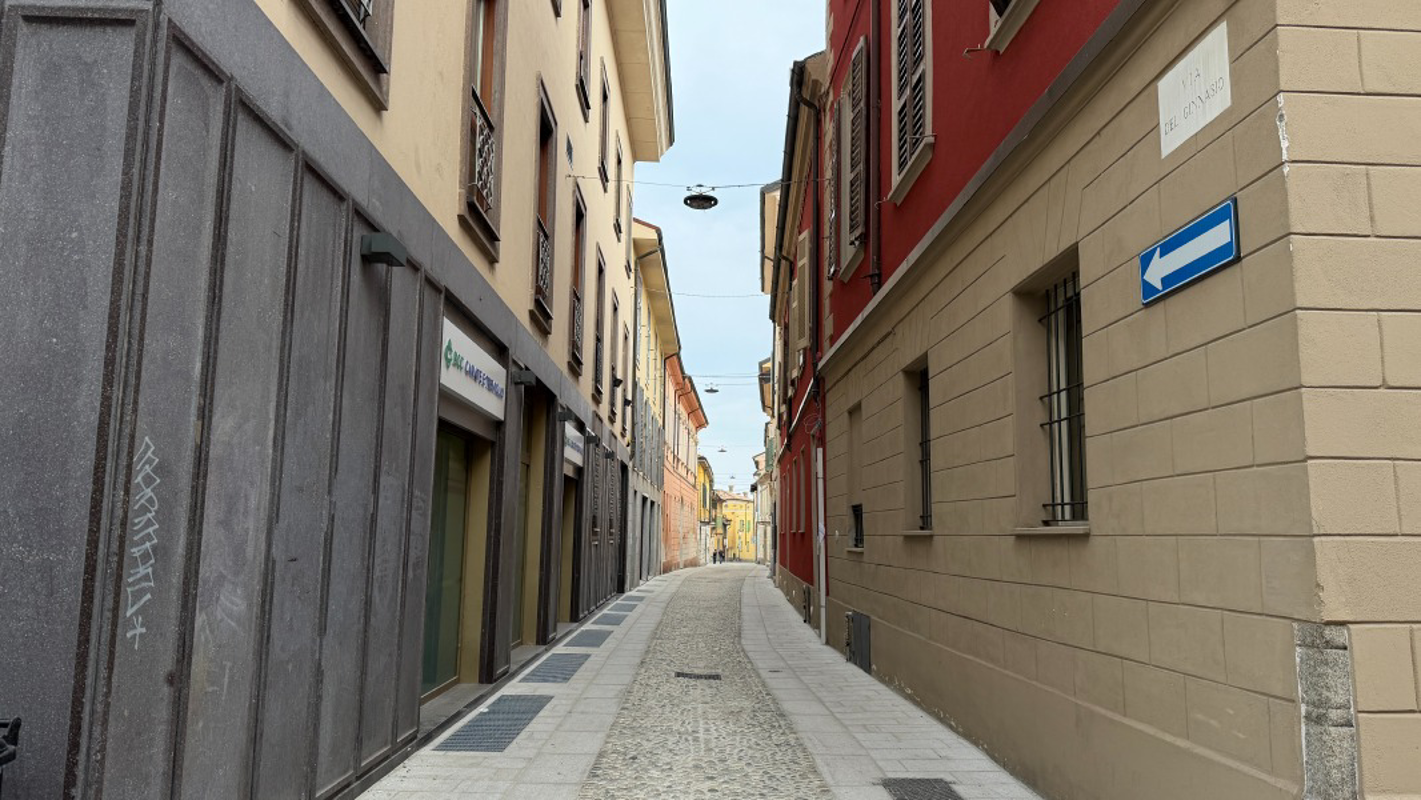 Crema - Via Ginnasio, si passa