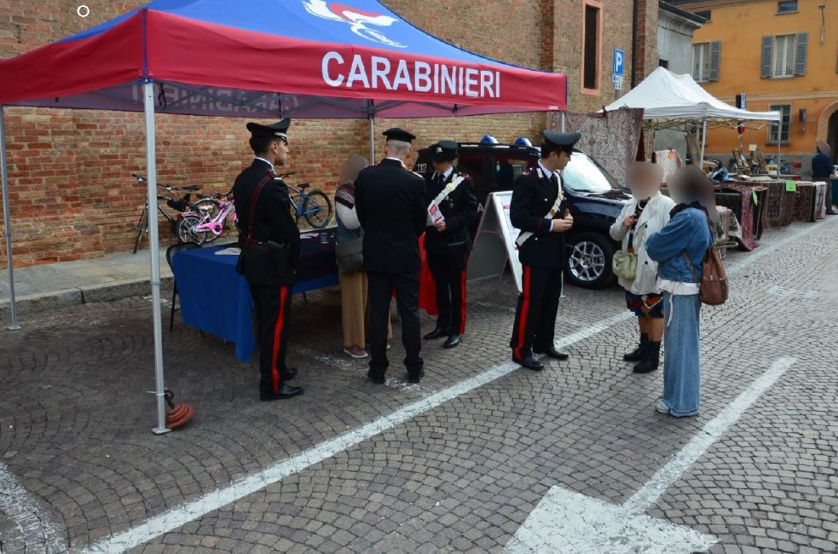 Castelleone - Carabinieri ad Antiquaria