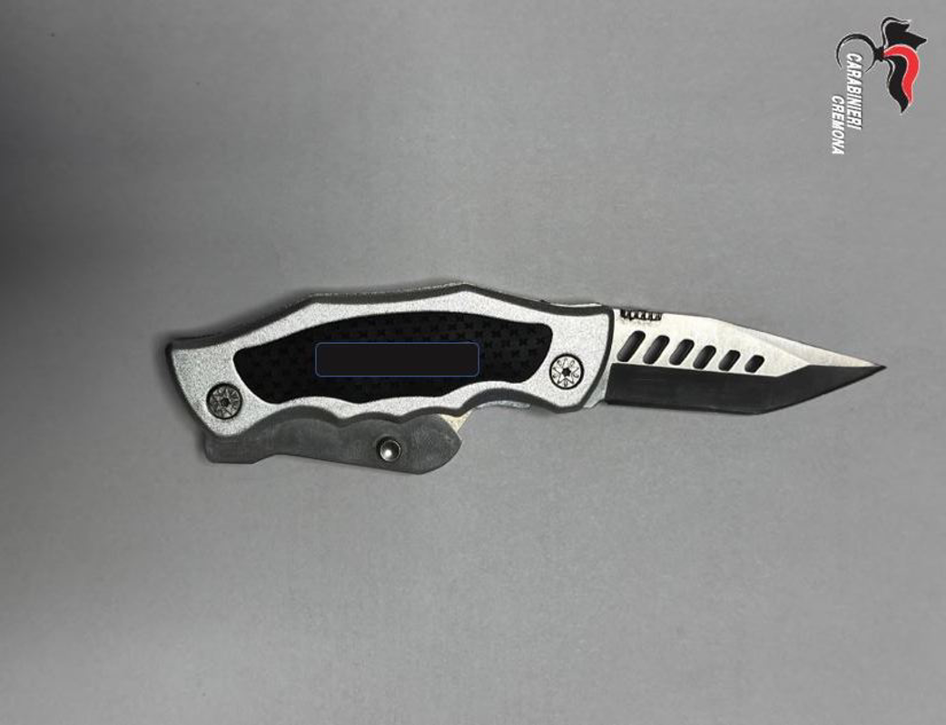 Crema - Coltello e patente