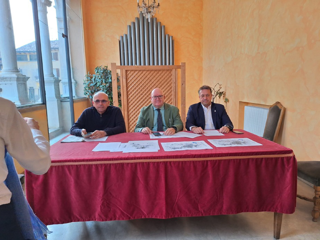 Crema - "Non spendete 22 milioni"