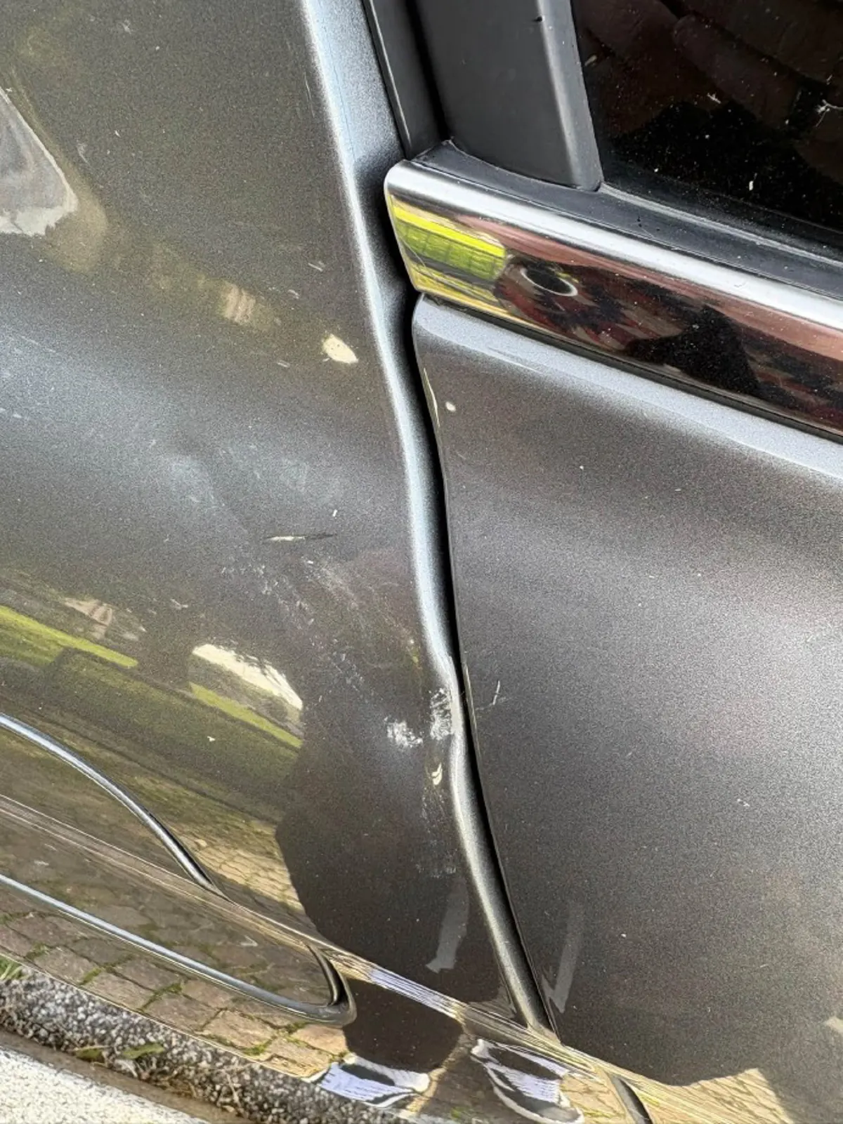 Palazzo Pignano - Auto vandalizzata 