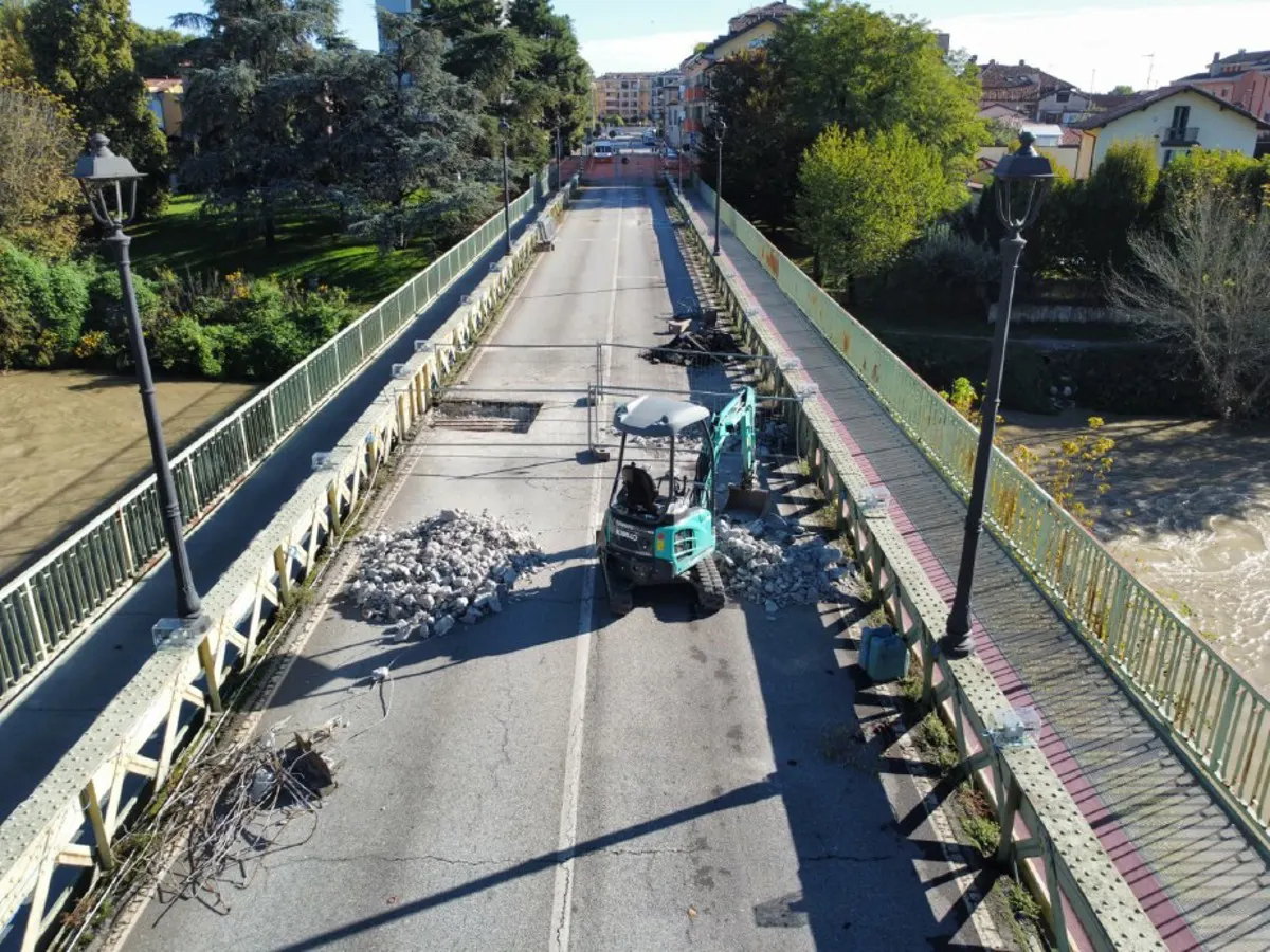 Crema - "Ci hanno fatto passare su un ponte pericoloso"