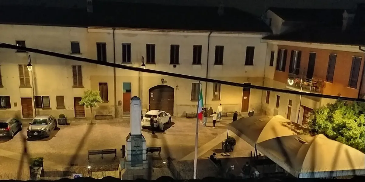 Vailate - Piazza Cavour preda dell'inciviltà