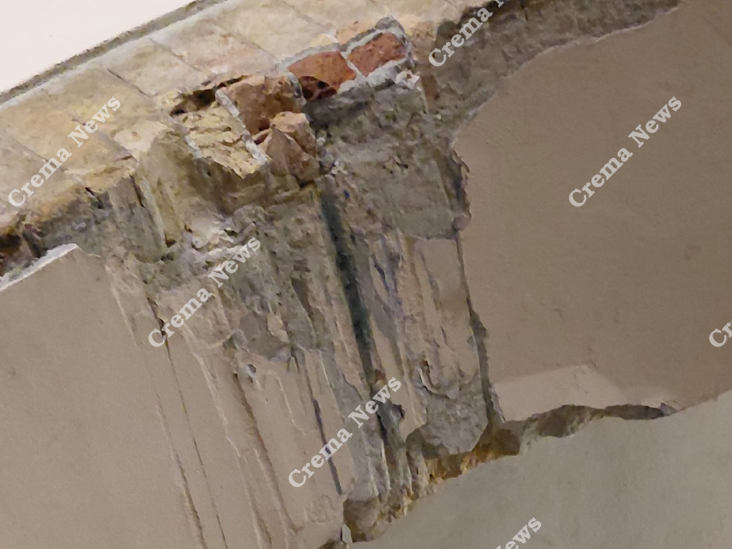 Crema - Camion non ci passa