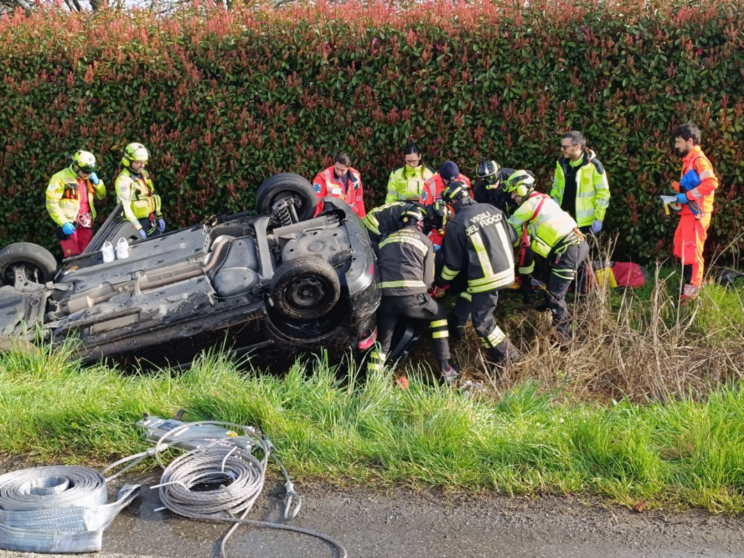 Crema - Incastrata nell’auto