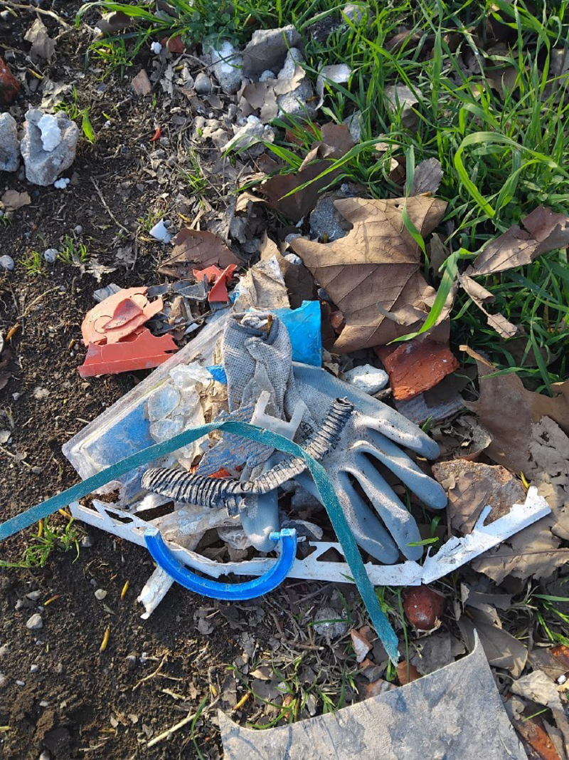 Pianengo - Detriti nel parco del Serio