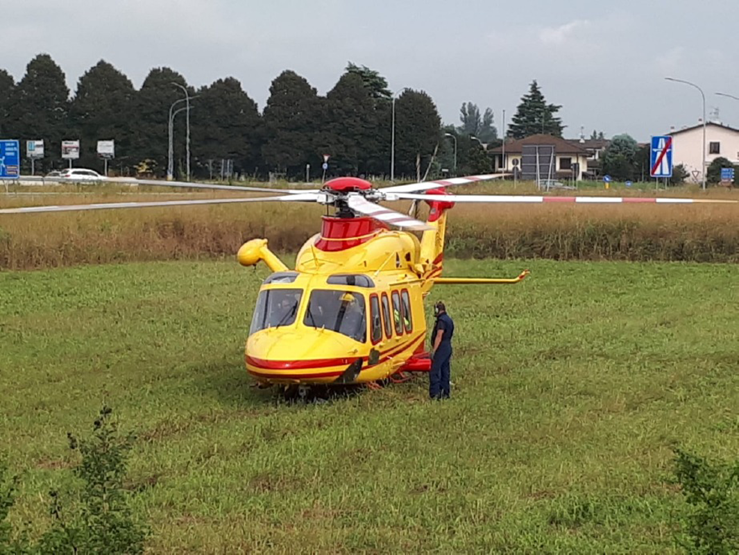 Rivolta d'Adda - Cavallo strattona e le amputa una falange