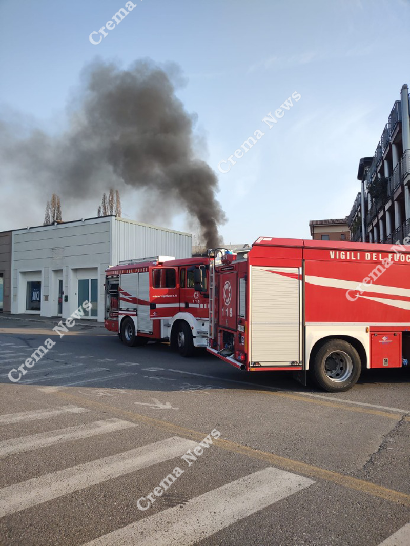 Crema - Fuoco in via IV Novembre
