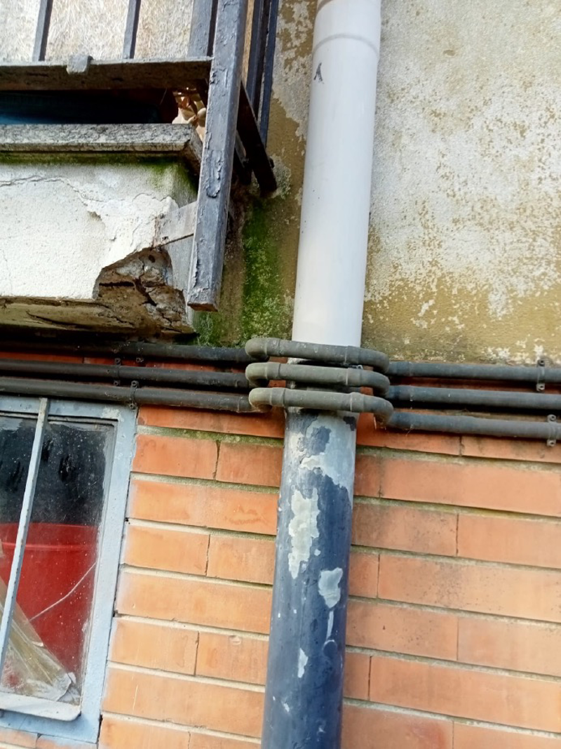 Crema - Cambiate le tapparelle