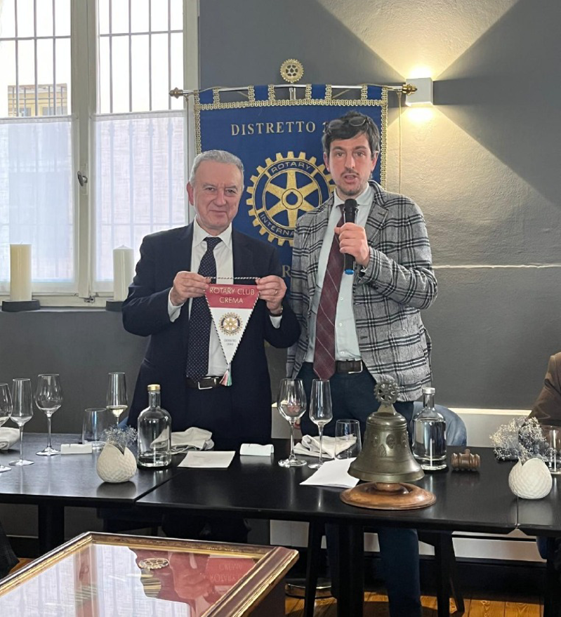 Crema - Al Rotary la particella di Dio