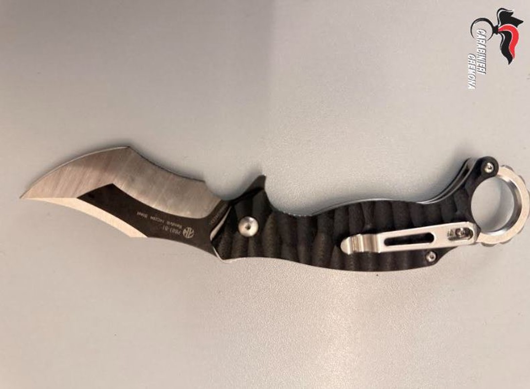 Dovera - Coltello in auto