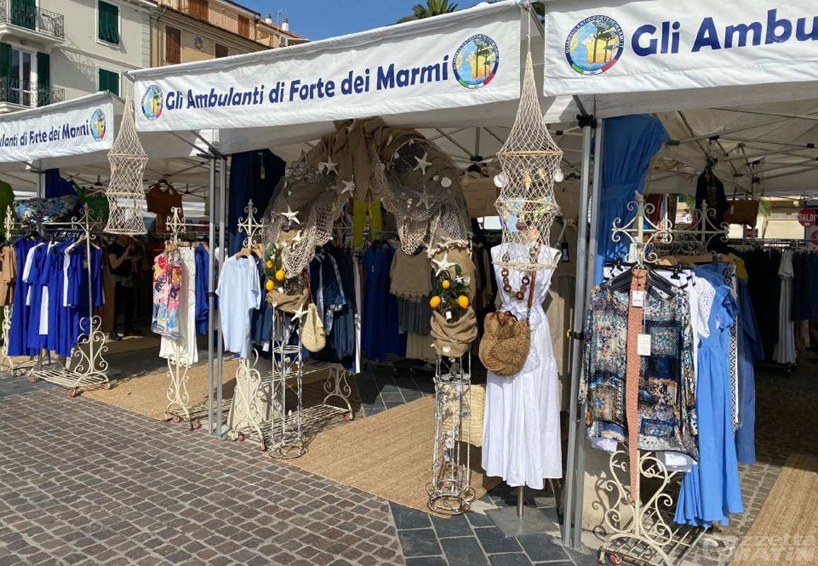 Crema - Stop al mercato di Forte dei Marmi