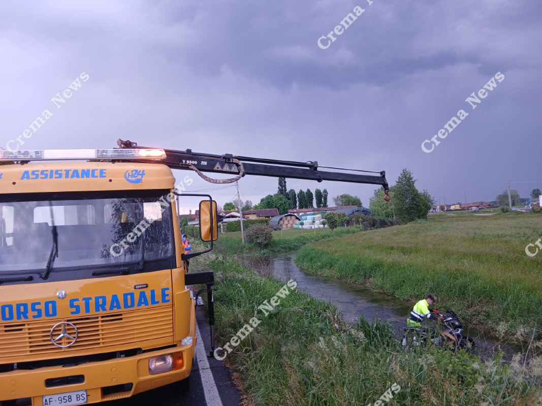 Agnadello  - Moto contro albero